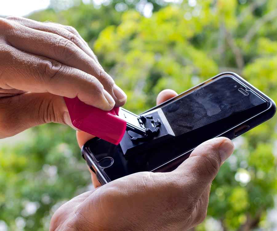 Screen Klean The Nanotech Pad That Cleans Screens In Seconds